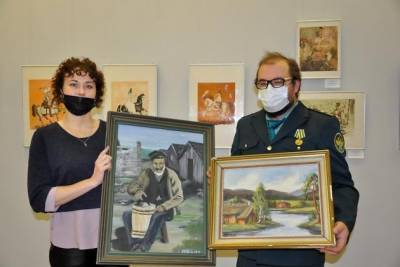 Читинская таможня передала старинные картины стоимостью 120 тысяч рублей в МВЦ Забайкалья