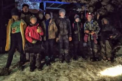 Группа из 8 детей и двух взрослых пропала в пещерах