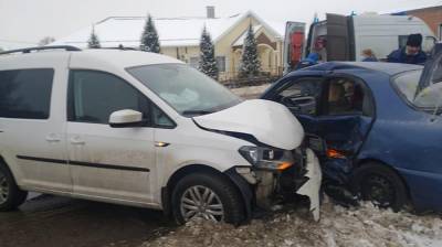 Один человек погиб и двое пострадали в ДТП с иномарками в Воронежской области