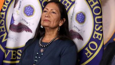 Байден выдвигает на пост главы МВД США представительницу индейского племени