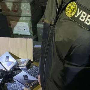Одесские таможенники выявили незадекларированных мобильных аксессуаров на 10 млн грн. Фото