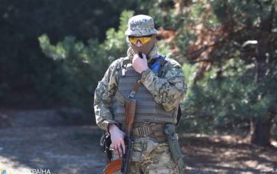 На Донбассе боевики продолжают размещать военную технику в "зоне безопасности"