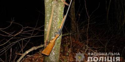 На Буковине охотник случайно застрелил мужчину, отправившегося в лес за елкой