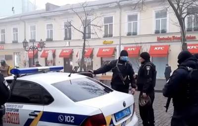Спецслужбы подняты по тревоге: в спальном районе Киева заминирован автомобиль