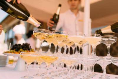 Роскачество составило рейтинг российских игристых вин до 1000 рублей