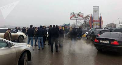 В Шираке неспокойно, родственники пленных закрыли трассу Ереван-Гюмри