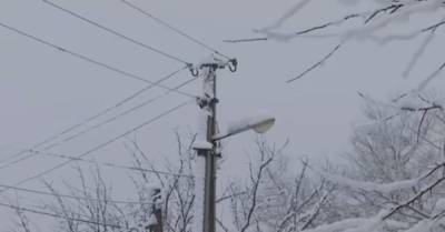 Снег и шквальный ветер: десятки населенных пунктов в Украине обесточены