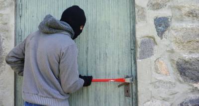 Будьте осторожны: грабители могут проникнуть в дом в присутствии хозяев
