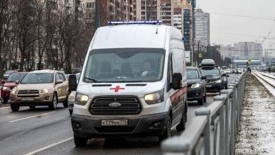 "Больницы на пределе": в Петербурге растет число COVID-госпитализаций