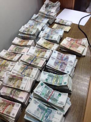 В Азове на теплоходе из Панамы обнаружили крупную сумму незадекларированных денег