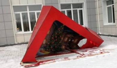 В Кузбассе задержали вандалов, разрушивших новогоднюю уличную фотозону