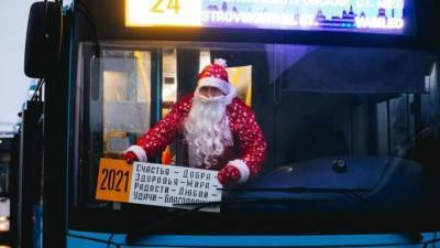 Дед Мороз на автобусе отвезет петербуржцев в Новый год