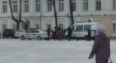 Полиция и толпа у ярославской Облдумы: что случилось
