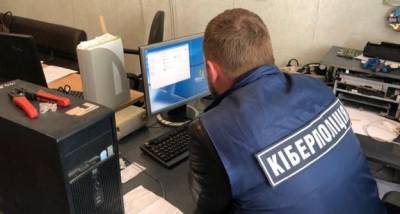 Злоумышленник с помощью «вируса» присвоил миллион с карточек украинцев