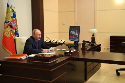 Песков заявил, что Путин не смог бы работать в "бункере" с его активностью