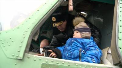 Мечта о небе: лётчики Балтийского флота подарили полёт на Ми-8 тяжелобольному мальчику