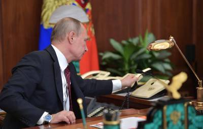 Песков: у Путина по-прежнему нет смартфона