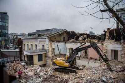 В Киеве сносят старинное военное здание
