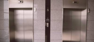 В Петрозаводске 27-летний рецидивист испортил лифт в торговом центре