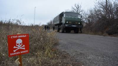 Песков: Донбасс живет в условиях блокады со стороны Украины