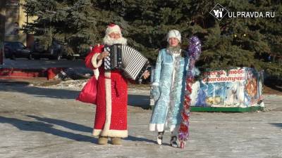 Кыш Бабай из Ульяновской области не только раздает подарки, но и играет на баяне