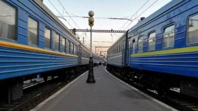 Укрзализныця назначила на праздники два дополнительных поезда в Черновцы и Рахов