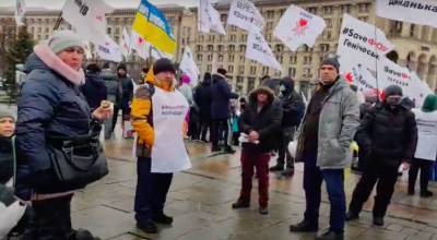 Киев трясет: на Майдане людей становится все больше — уже появилась полевая кухня