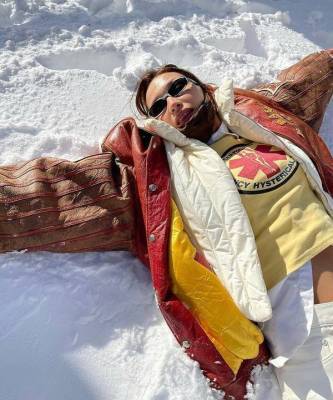 Две куртки одновременно — практичный зимний лайфхак от Беллы Хадид