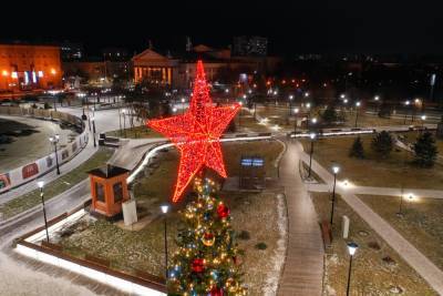 Районы Волгограда украшают новогодними арт-объектами