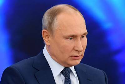 Путин призвал страны СНГ защищать историческую память о войне