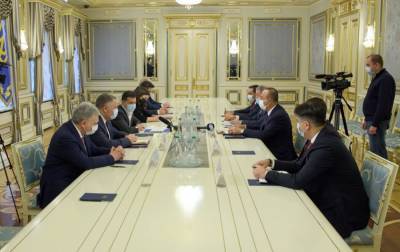 Зеленский встретился с турецкими министрами: обсудили военное соглашение