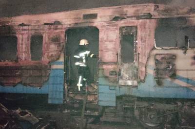 В Яготине произошел пожар в электричке: видео полыхающего вагона