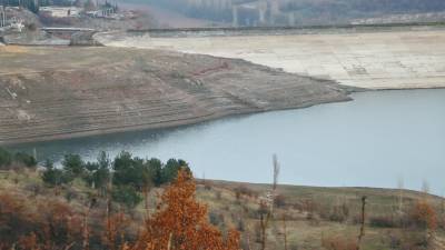 В сеть попали фото очередного высыхающего водоема в Крыму