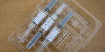 Запись на прививку от коронавируса: до больничных касс невозможно дозвониться