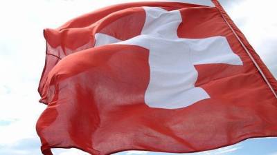 Власти Швейцарии на месяц закроют рестораны и общепит