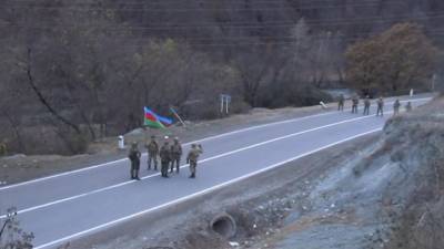 Азербайджан закрывает сухопутную границу с Россией