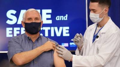 Вице-президент Майк Пенс сделал прививку от COVID-19