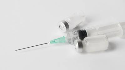 Россия обсудила с ФРГ налаживание производства вакцин от COVID-19