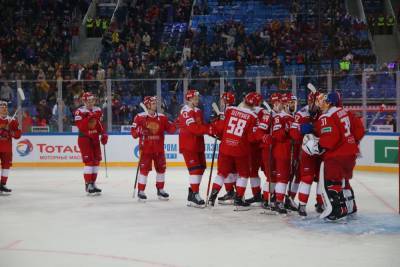 На форме сборной России по хоккею будет написано "Атлет из России"
