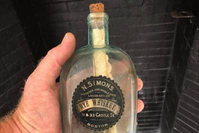 В США нашли бутылку с загадочным посланием из позапрошлого века