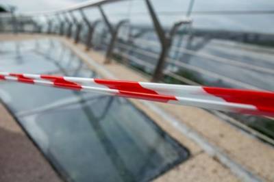 В Киеве снова повредили стеклянный мост: КГГА подозревает вандалов