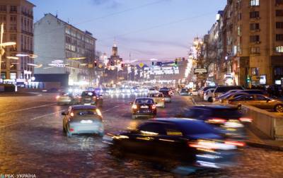 Десятки ДТП: Киев сковали пробки