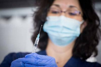 В США медсестра потеряла сознание после вакцинации в прямом эфире (ВИДЕО) - Cursorinfo: главные новости Израиля