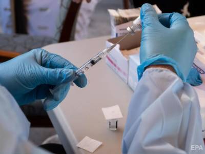 Украина зарезервировала вакцину против коронавируса для 2,1 млн населения – данные Bloomberg