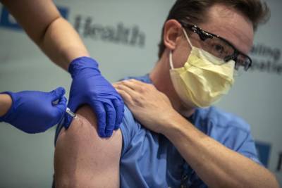 У медработников в США выявили аллергию на прививку от коронавируса