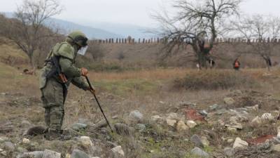 Минобороны: Российский офицер-сапер погиб в Карабахе при разминировании дороги