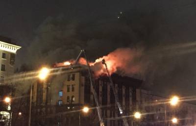 Пожар в здании Мосгоргеотреста в Москве попал на видео