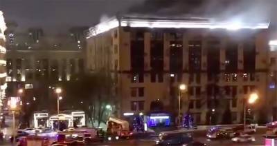 Площадь пожара в здании "Мосгоргеотреста" увеличилась до 300 кв м