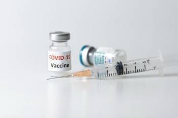 Вологжан приглашают записаться на прививку против коронавируса