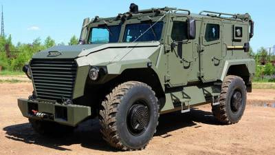 «Универсальная платформа»: какими преимуществами обладает новый российский бронеавтомобиль «Атлет»